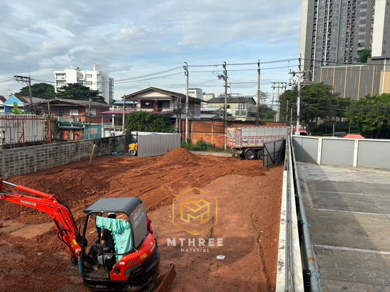 ถมที่ดินโดยดินลูกรัง 50 เซนติเมตร